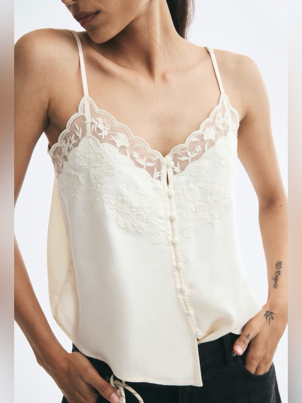 EMBROIDERED DETAIL CAMISOLE TOP